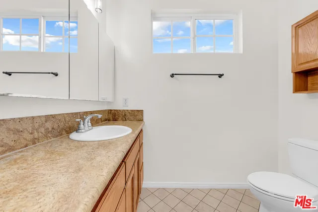 $5,995 | 743 North Las Palmas Avenue, Los Angeles, CA 90038