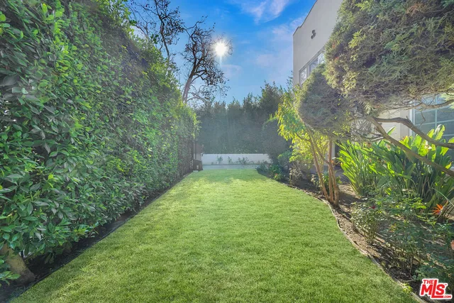 $5,995 | 743 North Las Palmas Avenue, Los Angeles, CA 90038