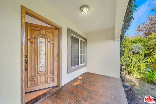 $5,995 | 743 North Las Palmas Avenue, Los Angeles, CA 90038