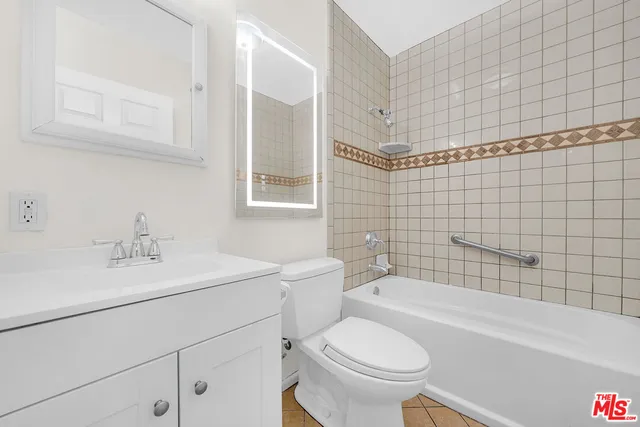 $5,995 | 743 North Las Palmas Avenue, Los Angeles, CA 90038