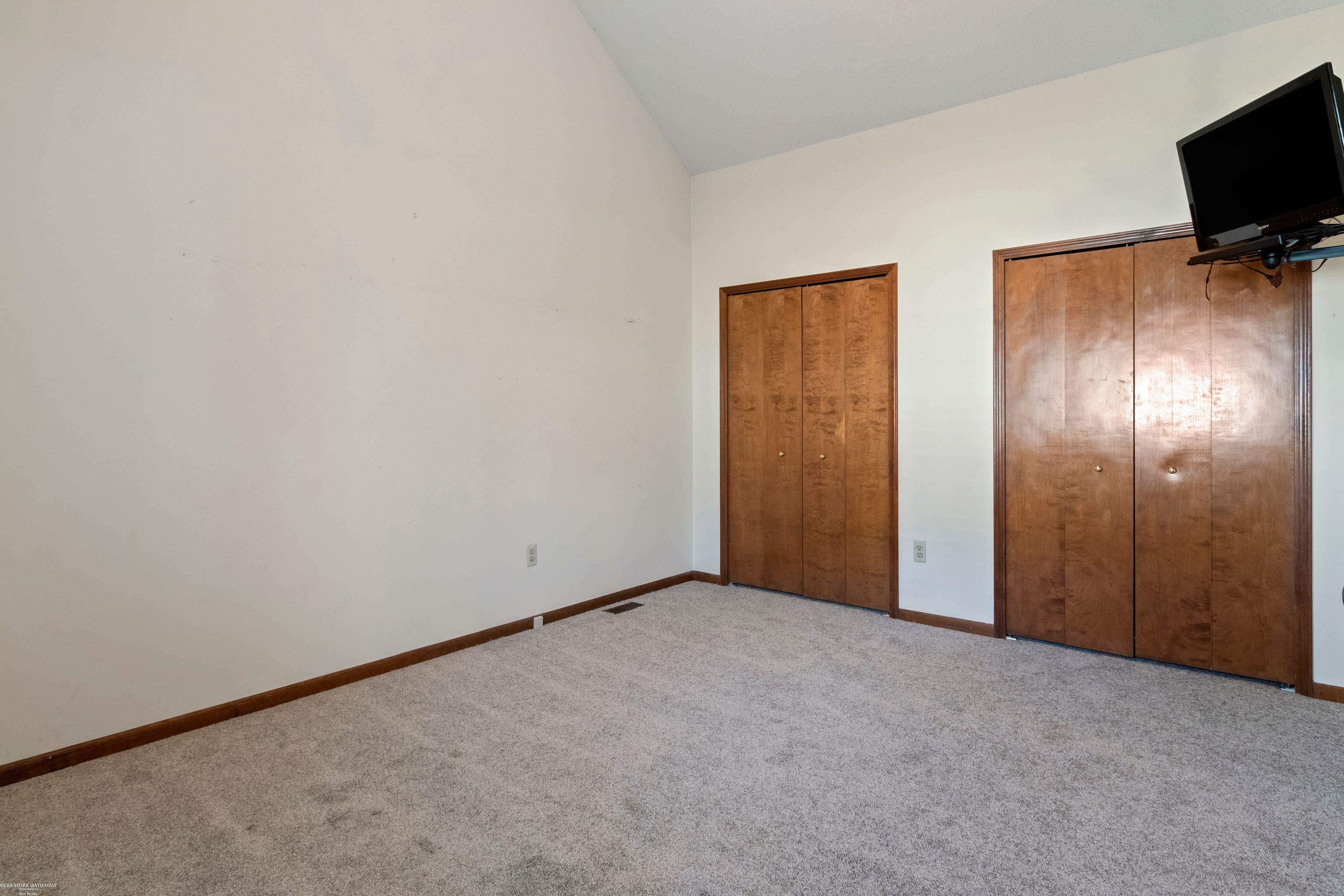 20120 Ridgeway Court Clinton Township, MI 48038 - Photo 22 of 32 50122148-21.JPG