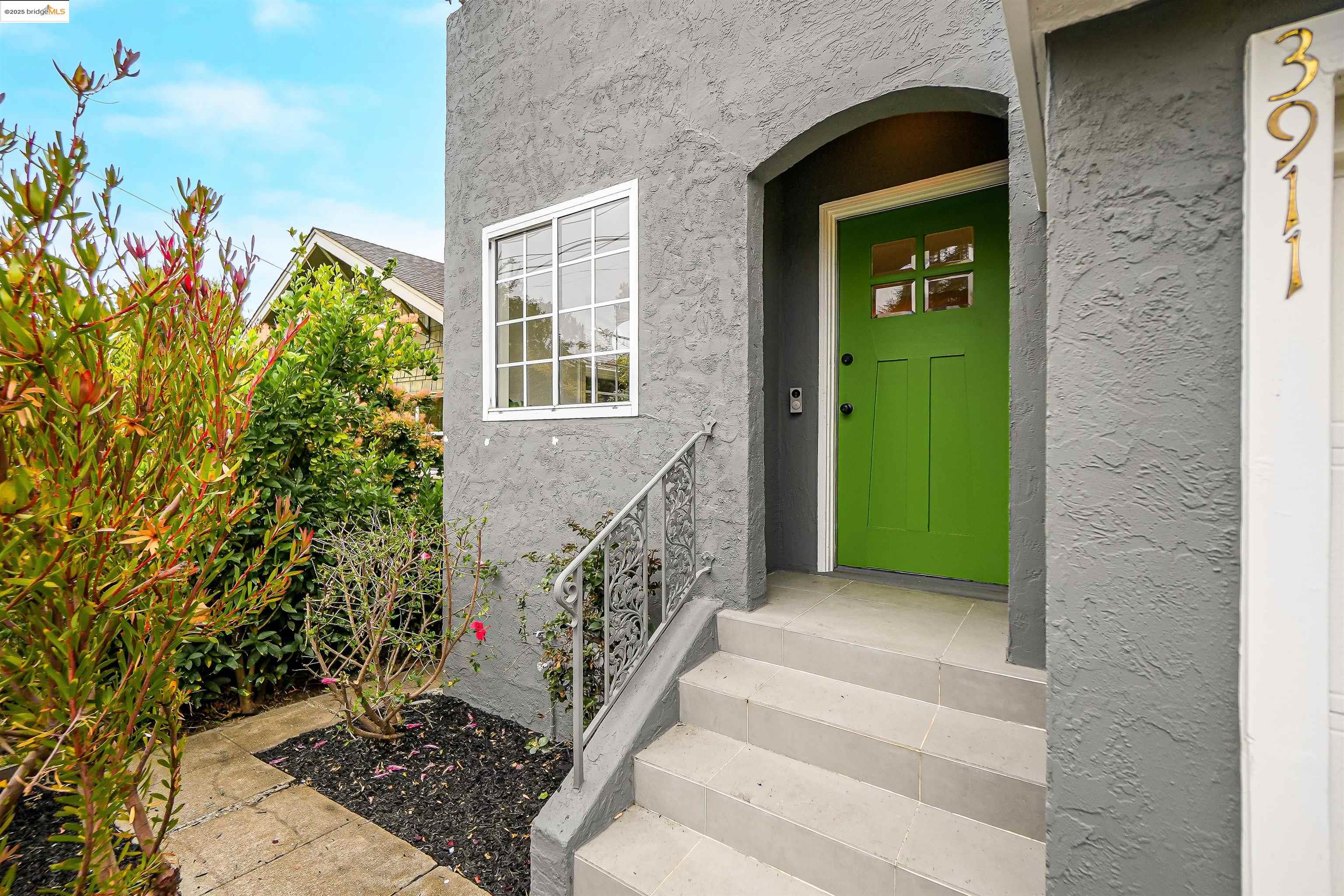 3911 Vale Avenue Oakland, CA 94619 - Photo 11 of 45 a house with a outdoor space