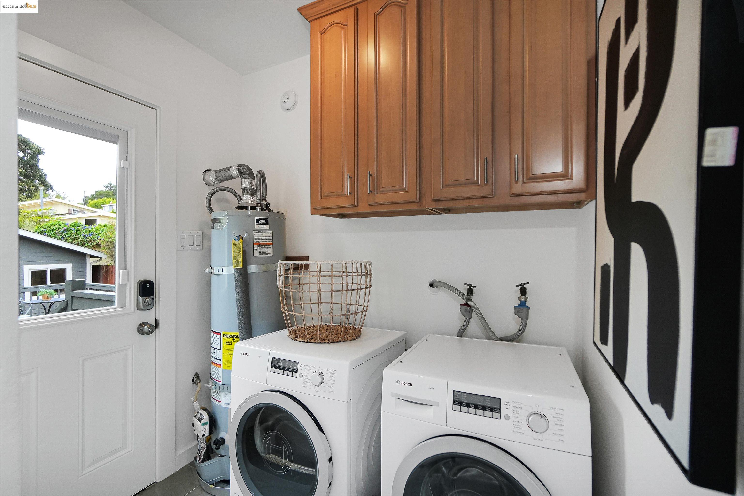 3911 Vale Avenue Oakland, CA 94619 - Photo 23 of 45 a utility room with dryer and washer