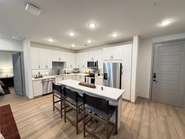 $2,579 | 11604 Stonehollow Drive, Unit B6 252, Austin, TX 78758