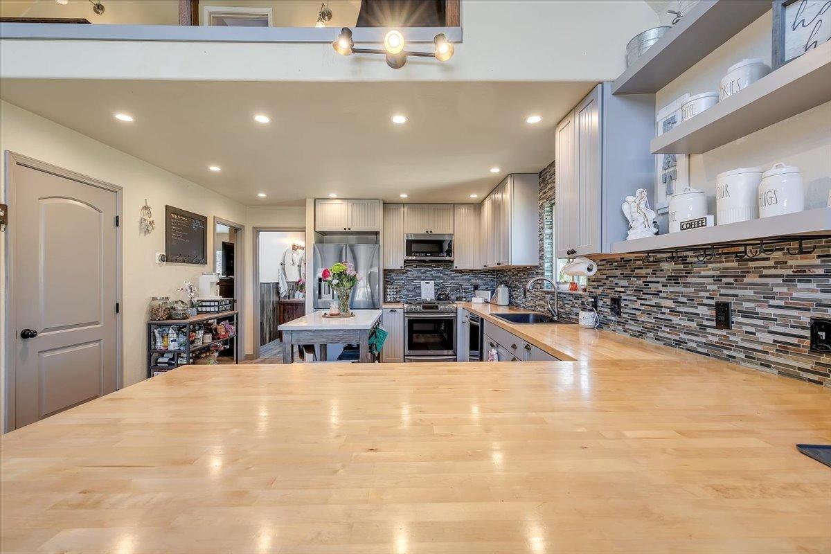 1499 Sawmill Road, Unit 594 Copperopolis, CA 95228 - Photo 23 of 98 Huge butcher-block island and sitting area.