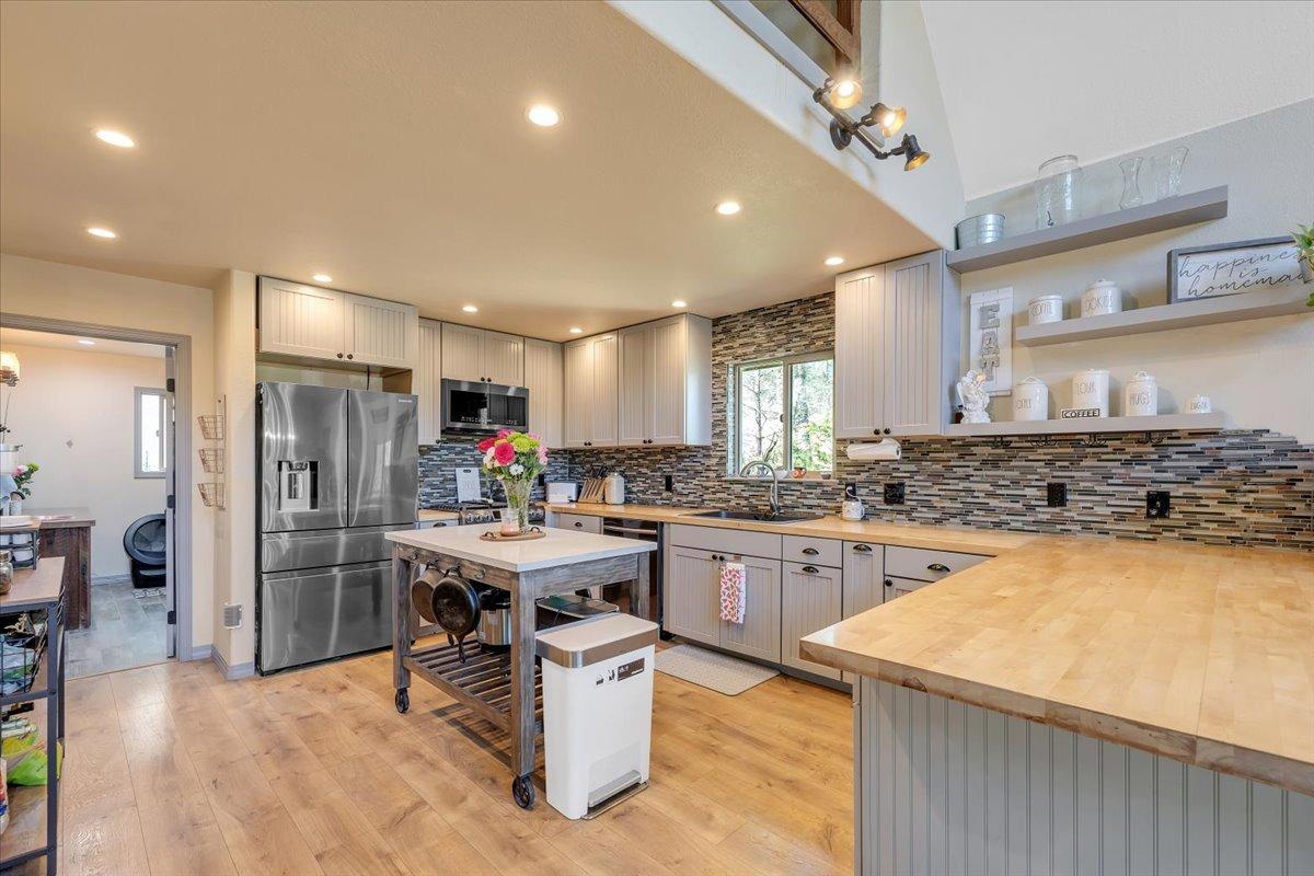1499 Sawmill Road, Unit 594 Copperopolis, CA 95228 - Photo 25 of 98 a kitchen with stainless steel appliances granite countertop a sink a stove and a refrigerator