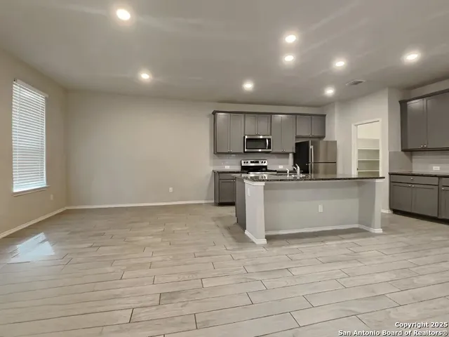 $1,900 | 4310 Brigade Bend, Converse, TX 78109