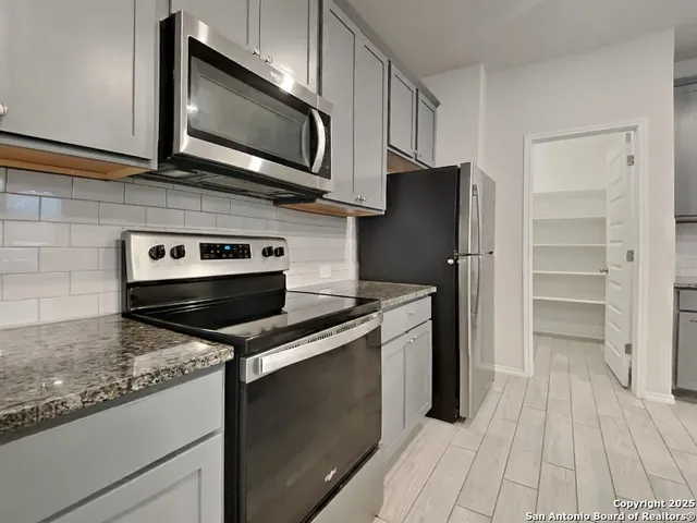 $1,900 | 4310 Brigade Bend, Converse, TX 78109