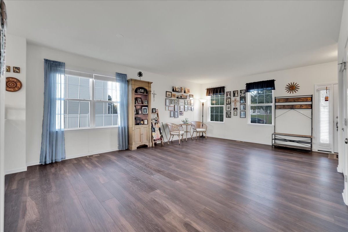 435 Fawn Lane Oswego, IL 60543 - Photo 17 of 47 a view of a livingroom with wooden floor
