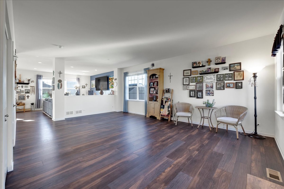 435 Fawn Lane Oswego, IL 60543 - Photo 21 of 47 a view of a living room and hardwood floor