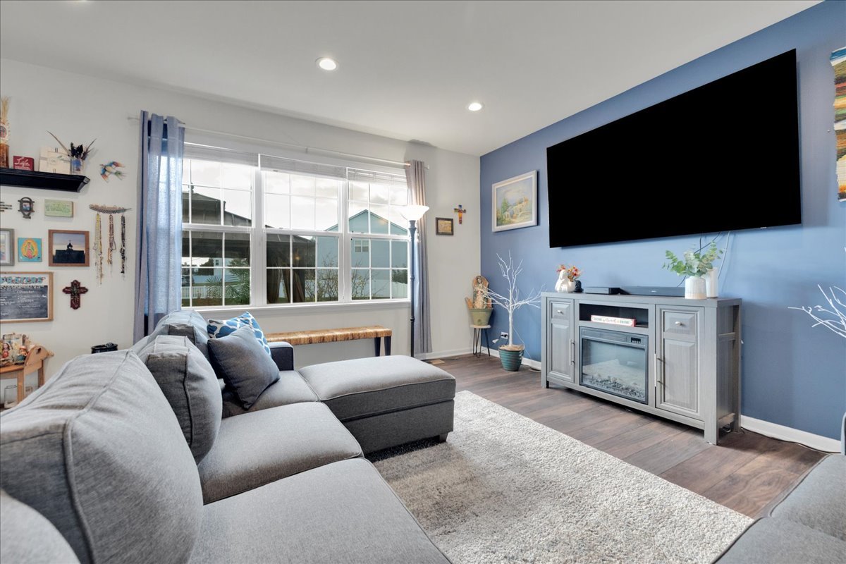 435 Fawn Lane Oswego, IL 60543 - Photo 6 of 47 a living room with furniture and a flat screen tv