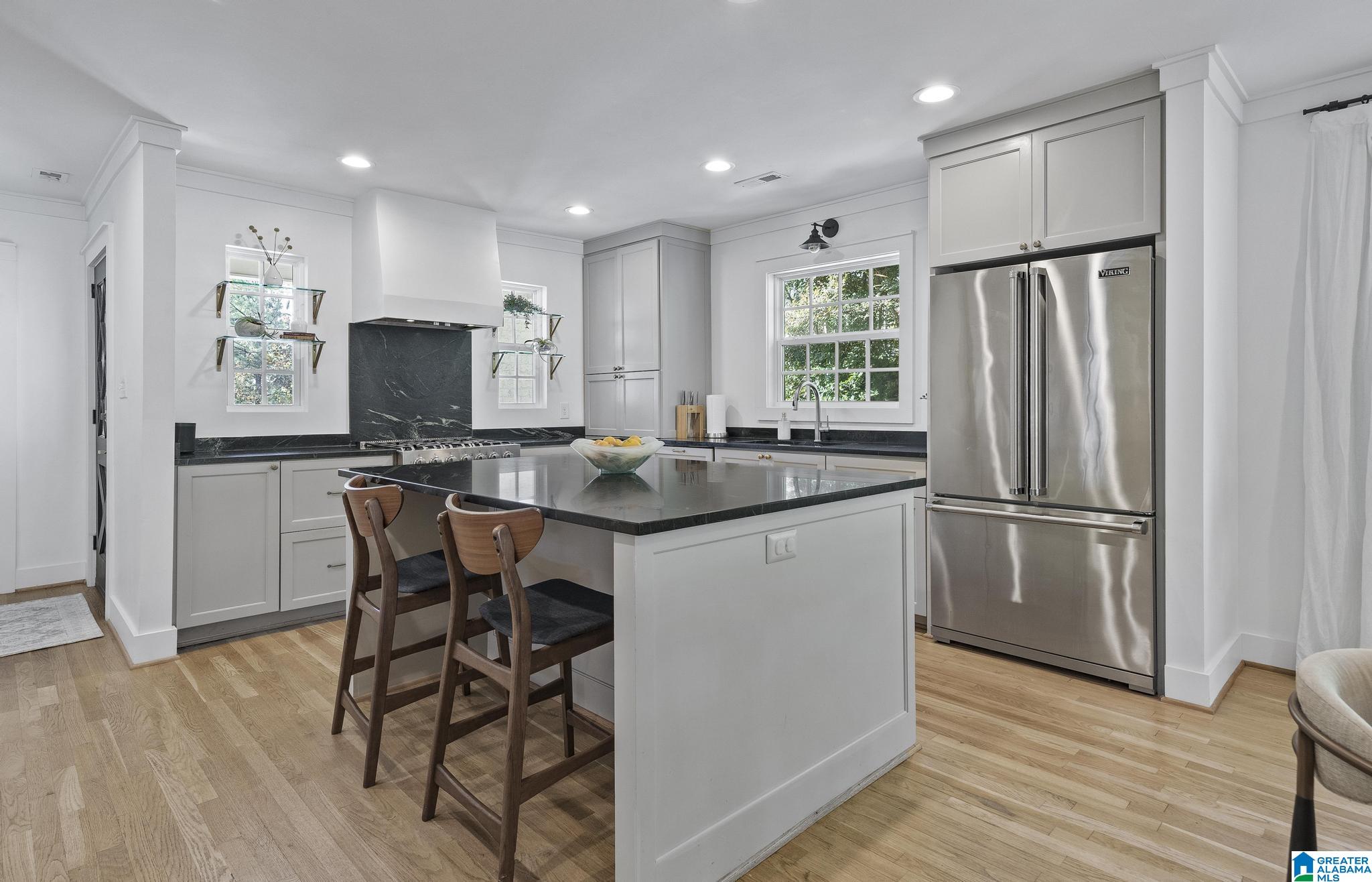 916 Irving Road Birmingham, AL 35209 - Photo 8 of 44