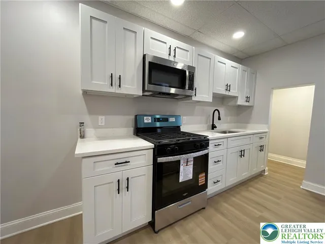 $1,995 | 915 North 6th Street, Allentown, PA 18102