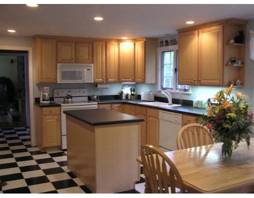 53 Stagecoach Road Holliston, MA 01746 - Photo 3 of 11 Gallery Image 3