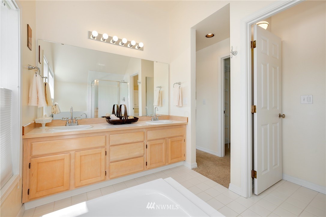 1824 26th Avenue Seattle, WA 98122 - Photo 19 of 25