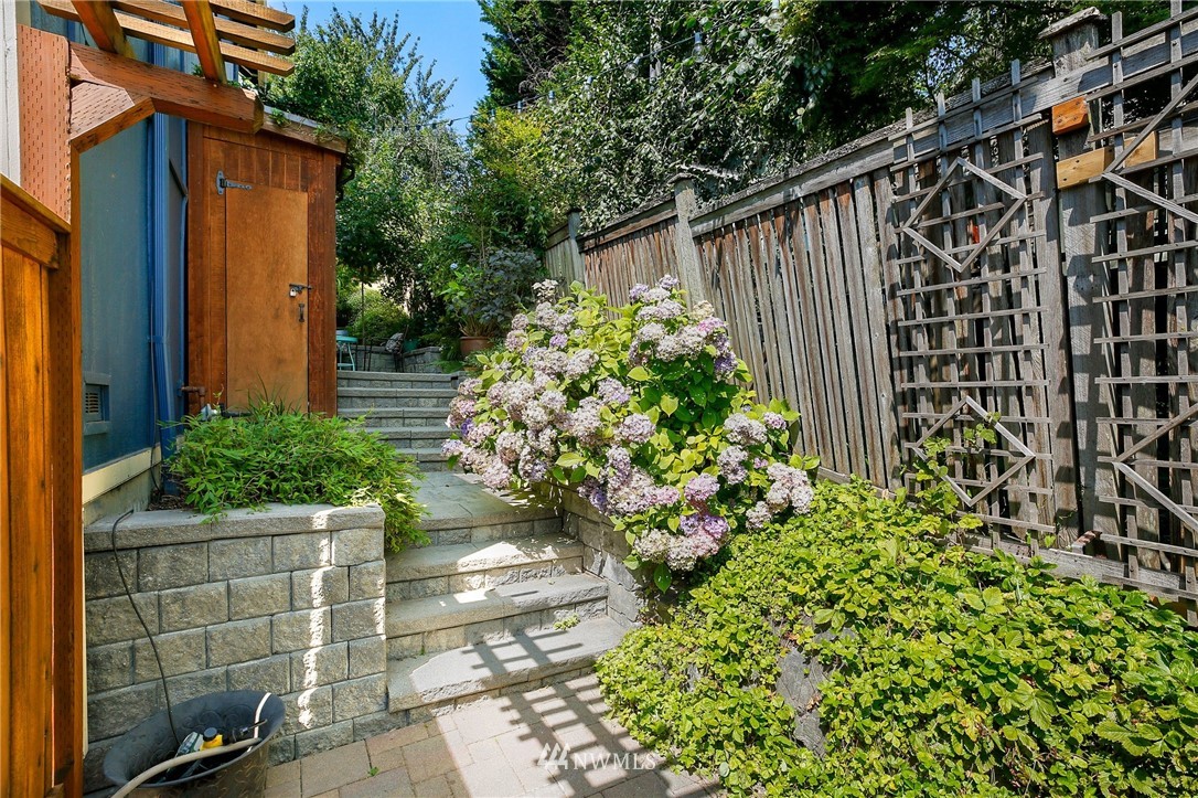 1824 26th Avenue Seattle, WA 98122 - Photo 23 of 25