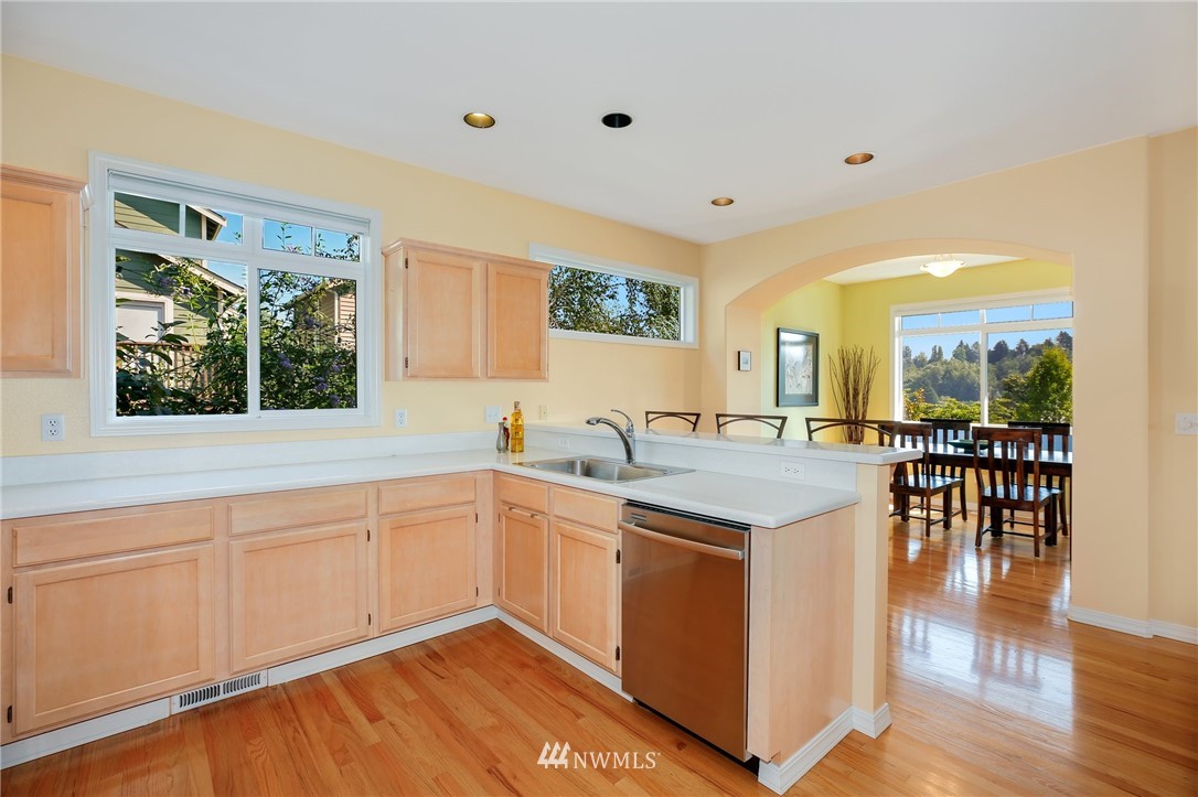 1824 26th Avenue Seattle, WA 98122 - Photo 6 of 25