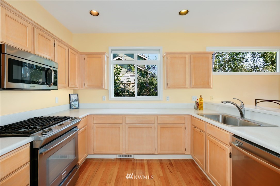 1824 26th Avenue Seattle, WA 98122 - Photo 7 of 25