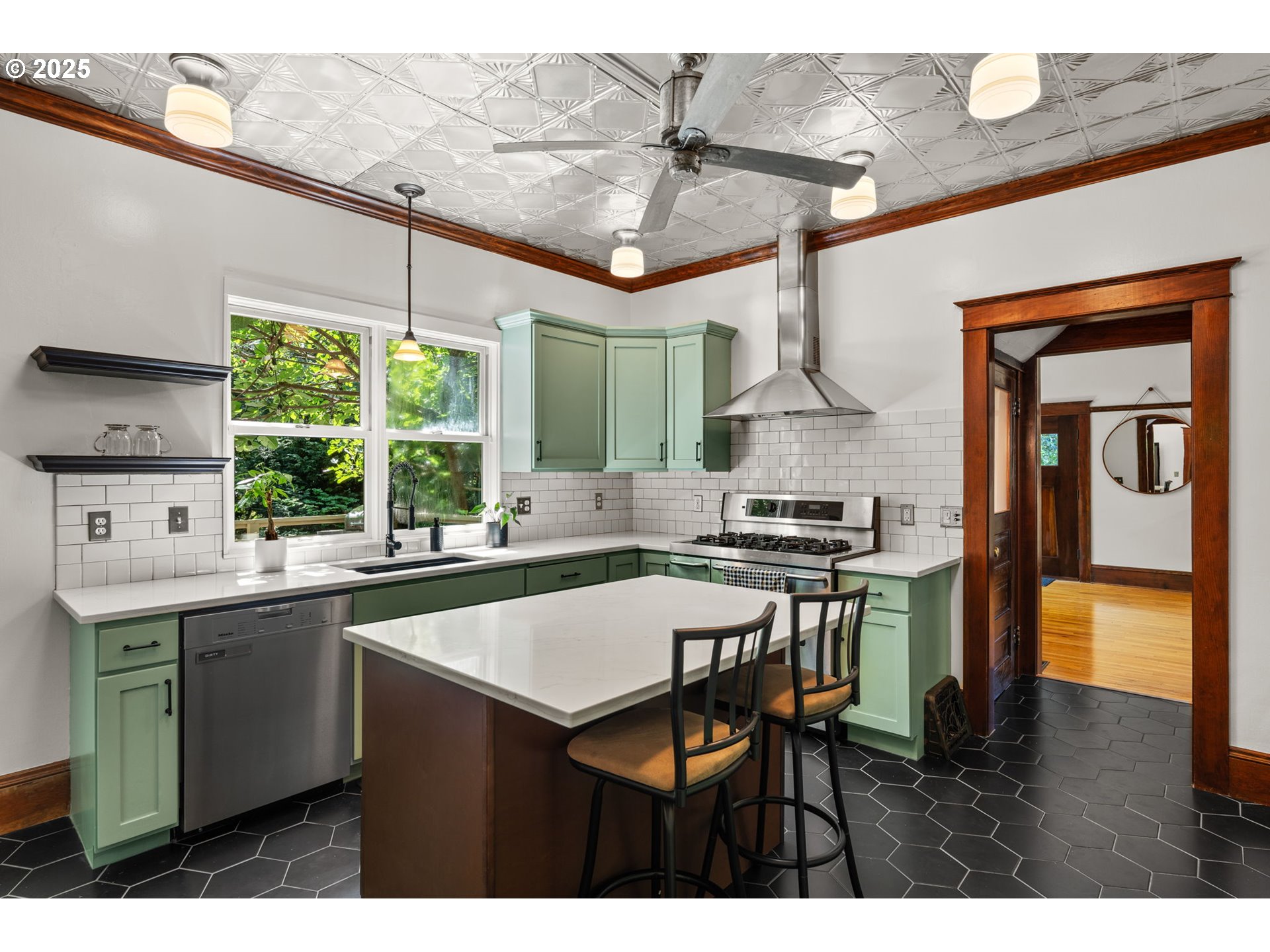 928 Southeast 18th Avenue Portland, OR 97214 - Photo 13 of 47 a kitchen with a table chairs stove and cabinets