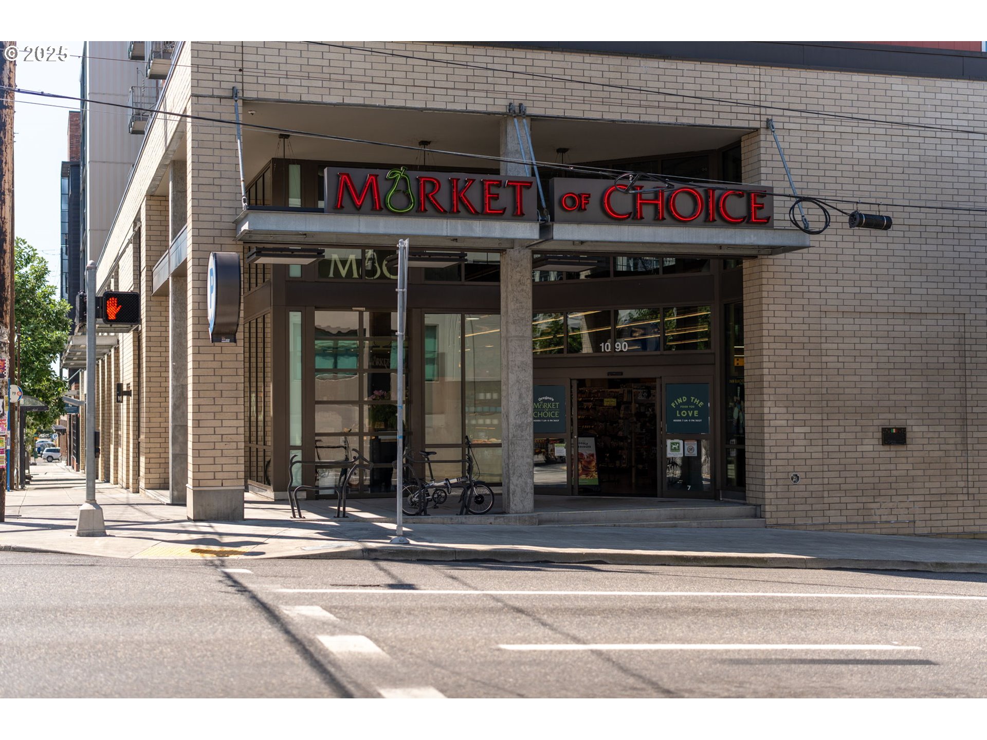 928 Southeast 18th Avenue Portland, OR 97214 - Photo 45 of 47 a view of a entrance of the building