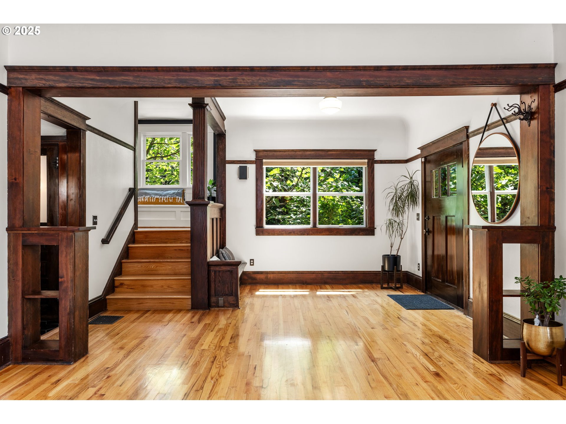 928 Southeast 18th Avenue Portland, OR 97214 - Photo 5 of 47 a view of an entryway