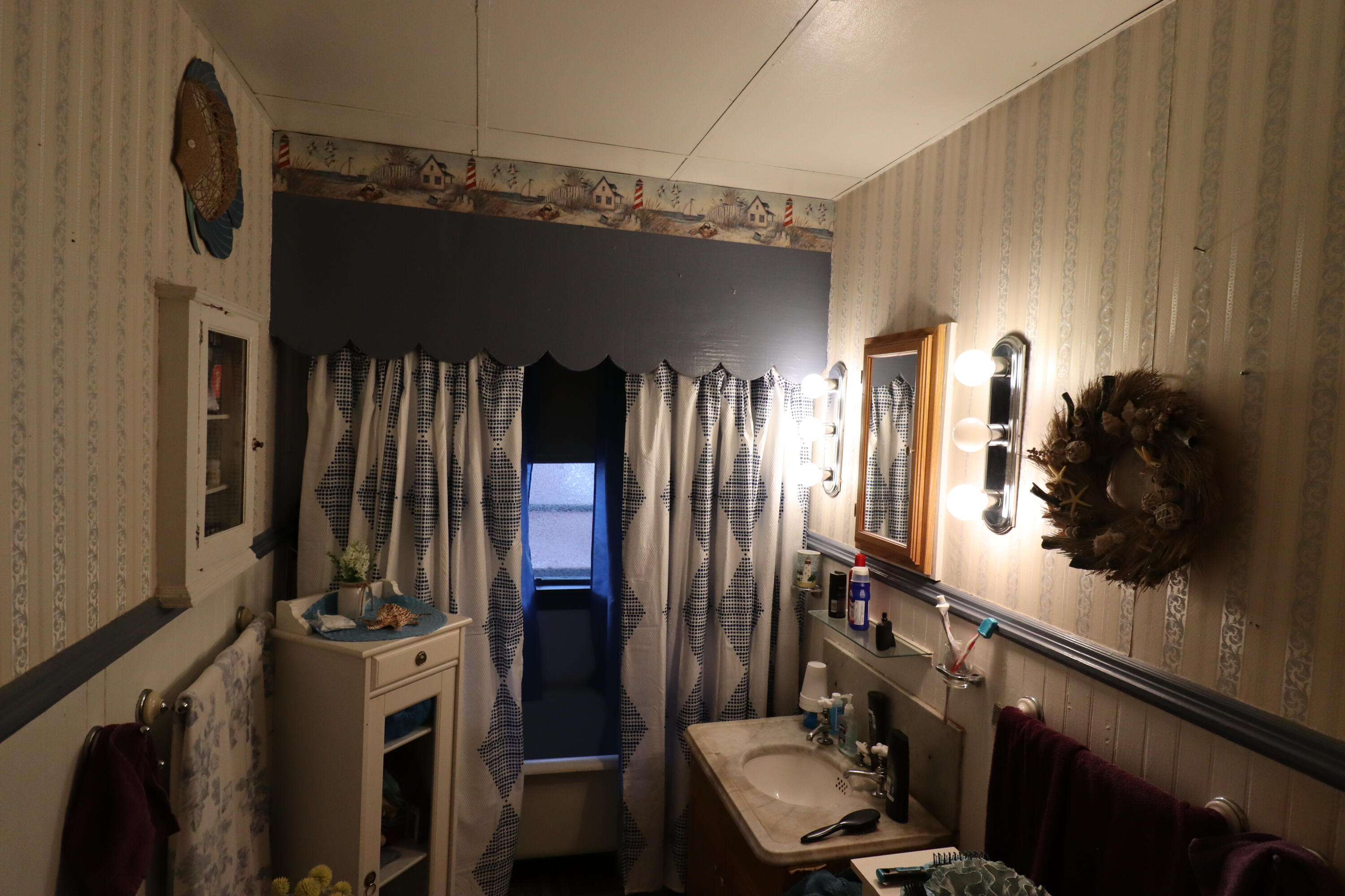 36 Roberts Street Portland, ME 04102 - Photo 12 of 18 Bathroom Second Floor