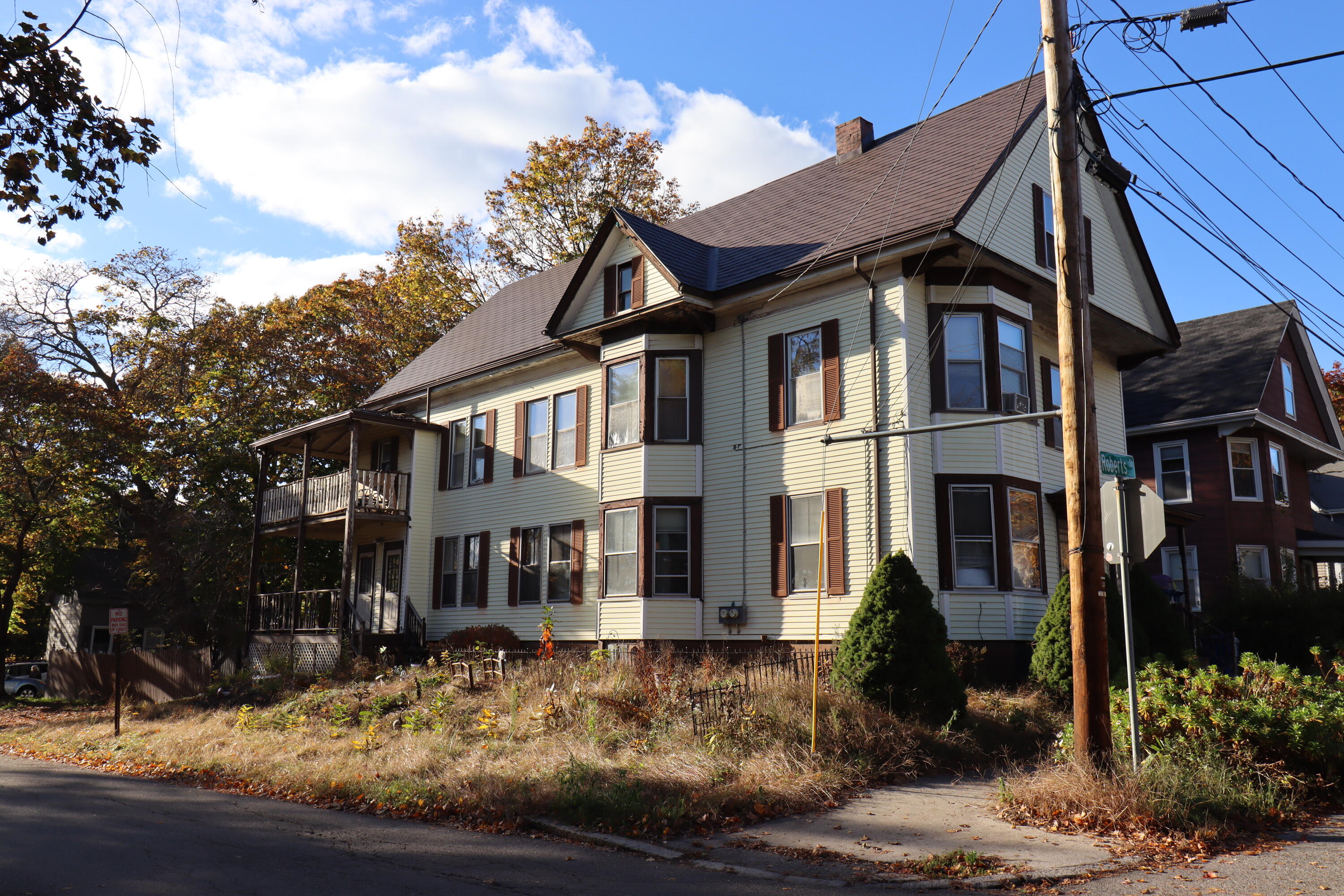 36 Roberts Street Portland, ME 04102 - Photo 2 of 18 Side of Home
