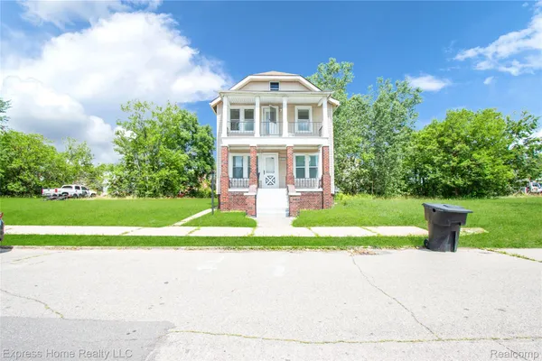$210,000 | 13484 Maine Street, Hamtramck, MI 48212