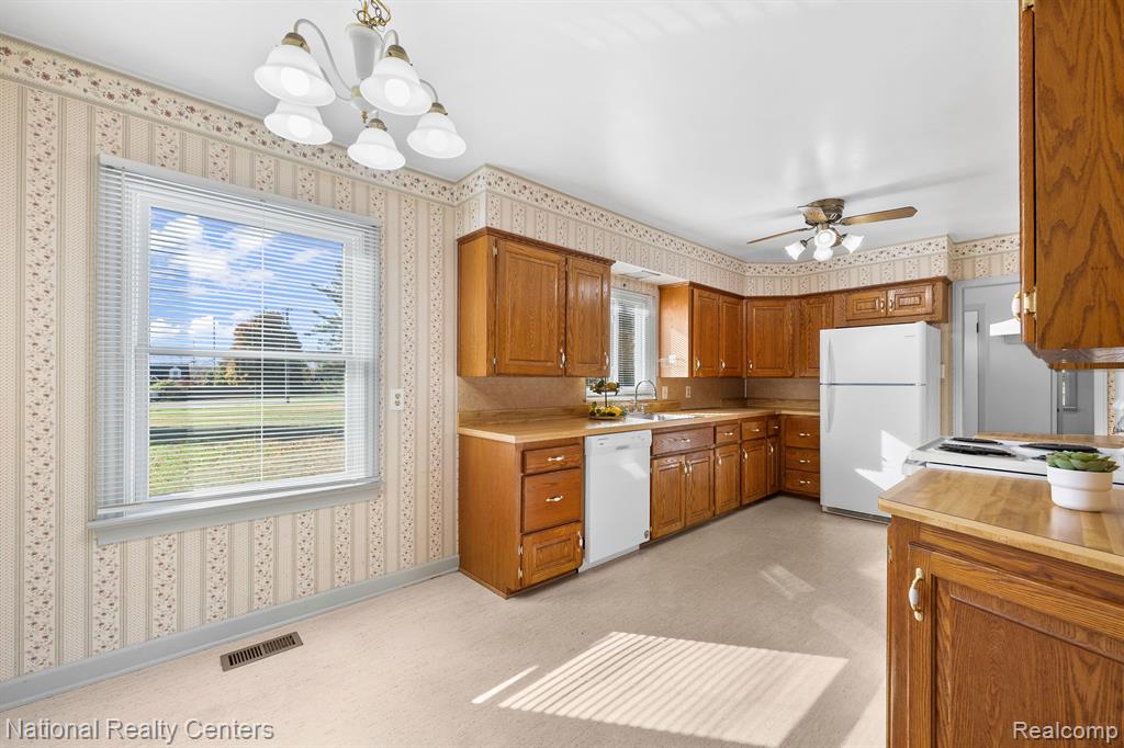 515 East Avon Road Rochester, MI 48307 - Photo 6 of 38