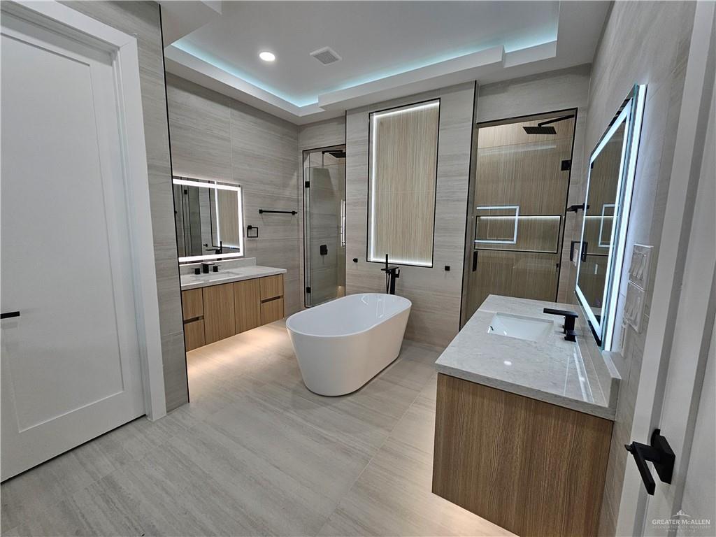 1821 South Middleton Street Edinburg, TX 78539 - Photo 12 of 26 a bathroom with a sink and mirror