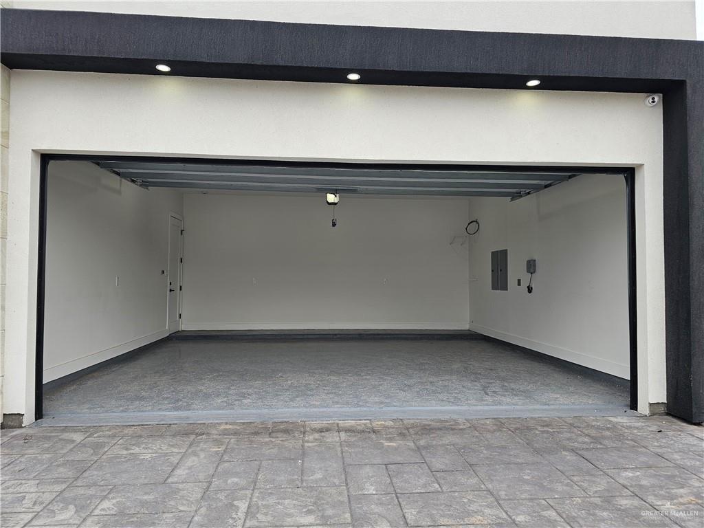 1821 South Middleton Street Edinburg, TX 78539 - Photo 22 of 26 a view of a garage