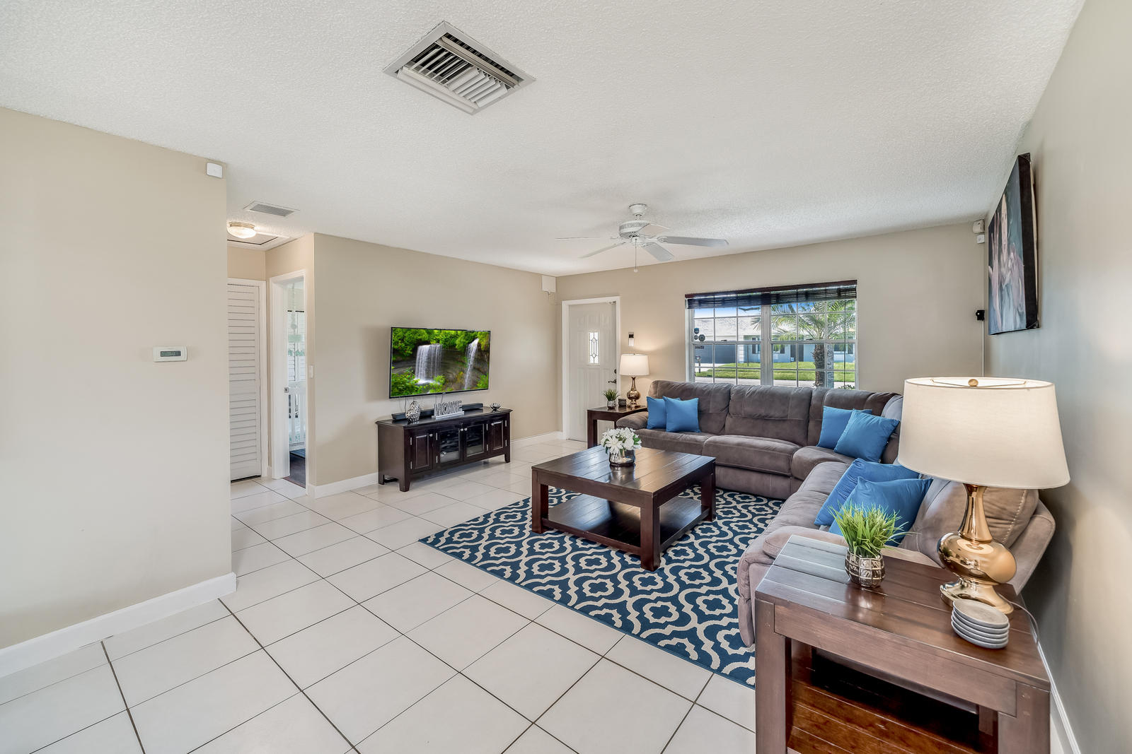 19442 Colorado Circle Boca Raton, FL 33434 - Photo 15 of 50 Living Room