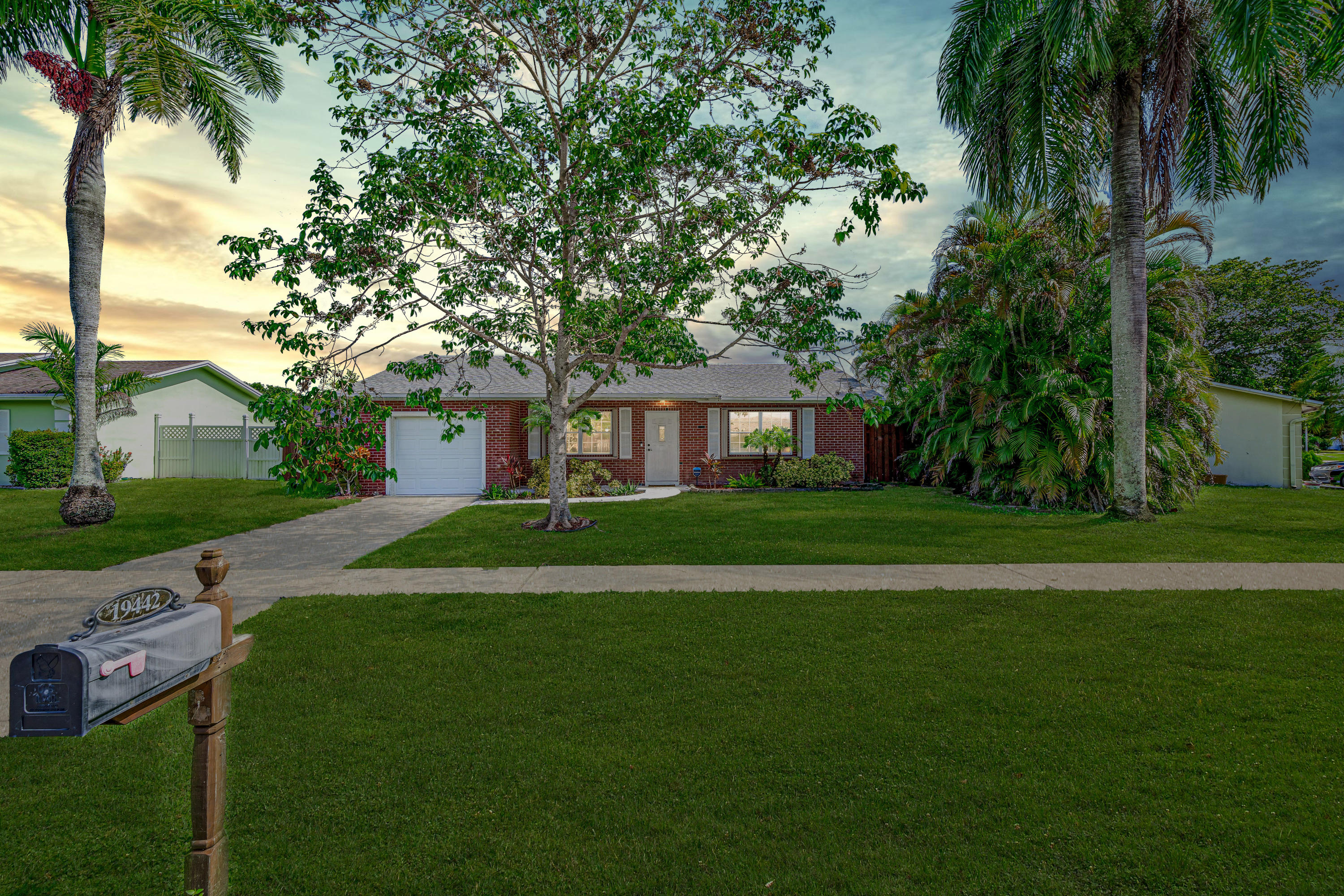 19442 Colorado Circle Boca Raton, FL 33434 - Photo 7 of 50 Fun Twilight