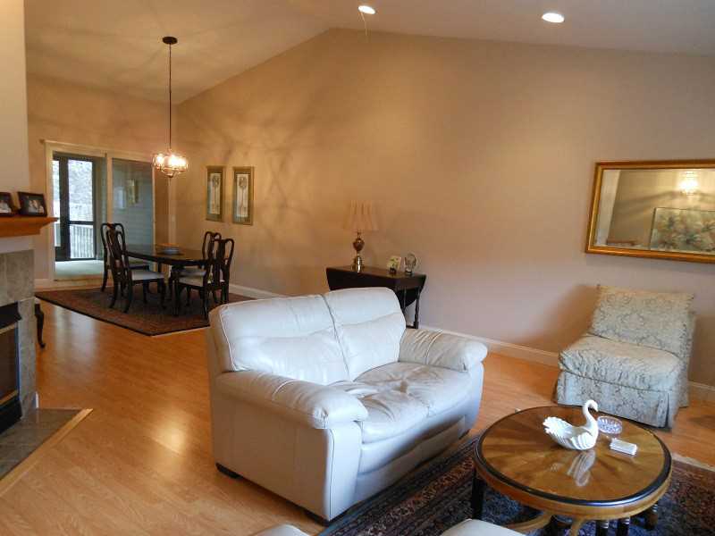 101 Dean Ridge Court, Unit 101 Cranston, RI 02920 - Photo 3 of 25 Living Room.