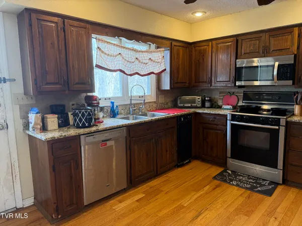$299,900 | 5 Overlook Court, Johnson City, TN 37604