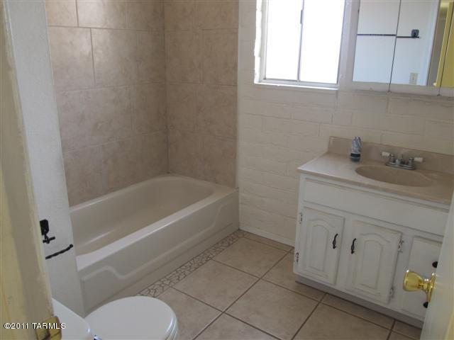 9611 East Sellarole Road Tucson, AZ 85730 - Photo 6 of 9