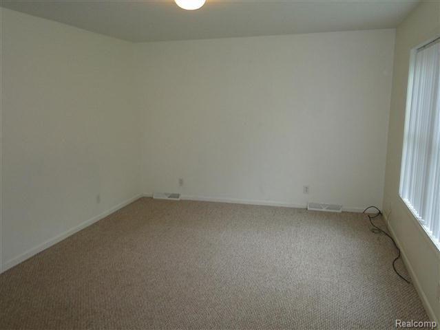 6 Master Bedroom.JPG