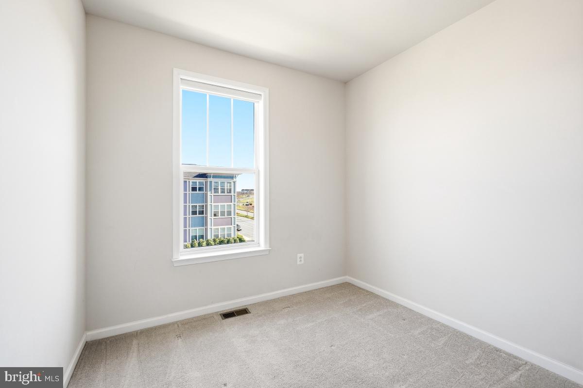 5820 Imperial Drive Frederick, MD 21703 - Photo 29 of 30 an empty room with a window