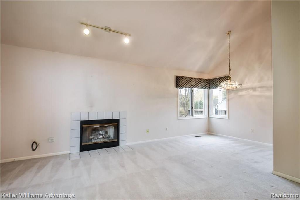 3279 Fairgrove Terrace Rochester Hills, MI 48309 - Photo 2 of 40