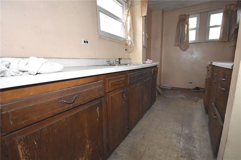 97 Rustic Avenue Pittsburgh, PA 15210 - Photo 9 of 18 Gallery Image 9
