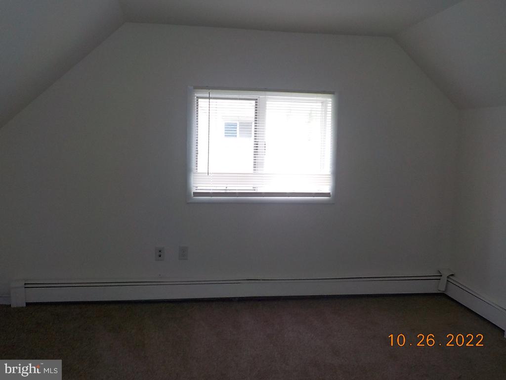1109 Montgomery Road Wilmington, DE 19805 - Photo 10 of 11 an empty room with a window
