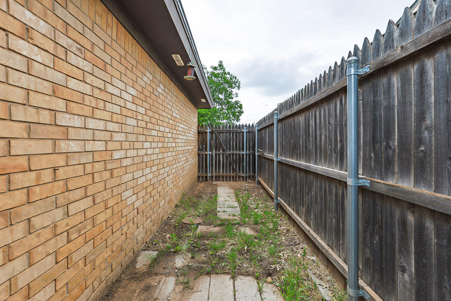 4407 75th Drive, Unit B Lubbock, TX 79424 - Photo 19 of 20 a view of balcony with small garden