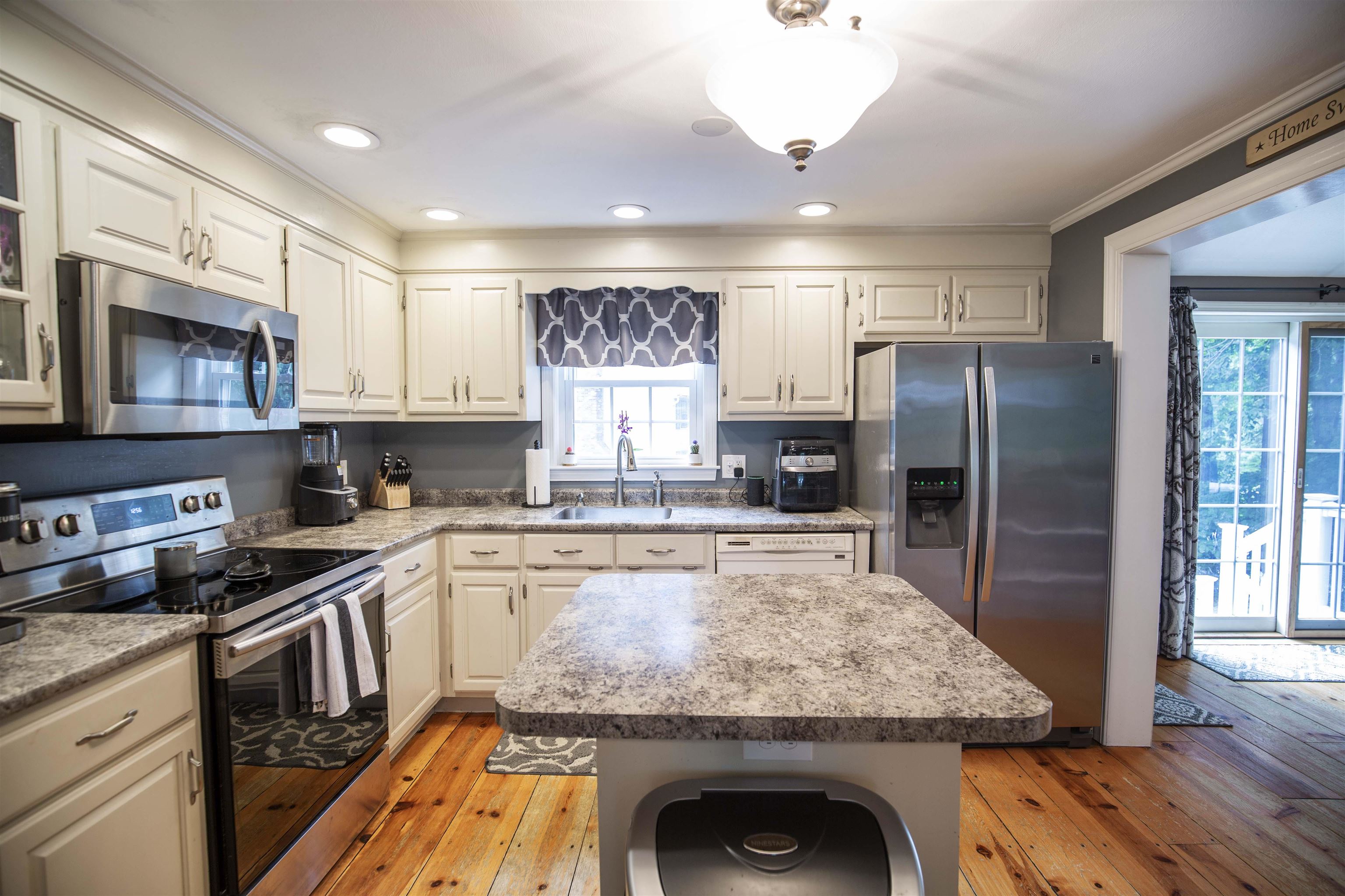 1 Gardiners Way Derry, NH 03038 - Photo 13 of 38 Gallery Image 13