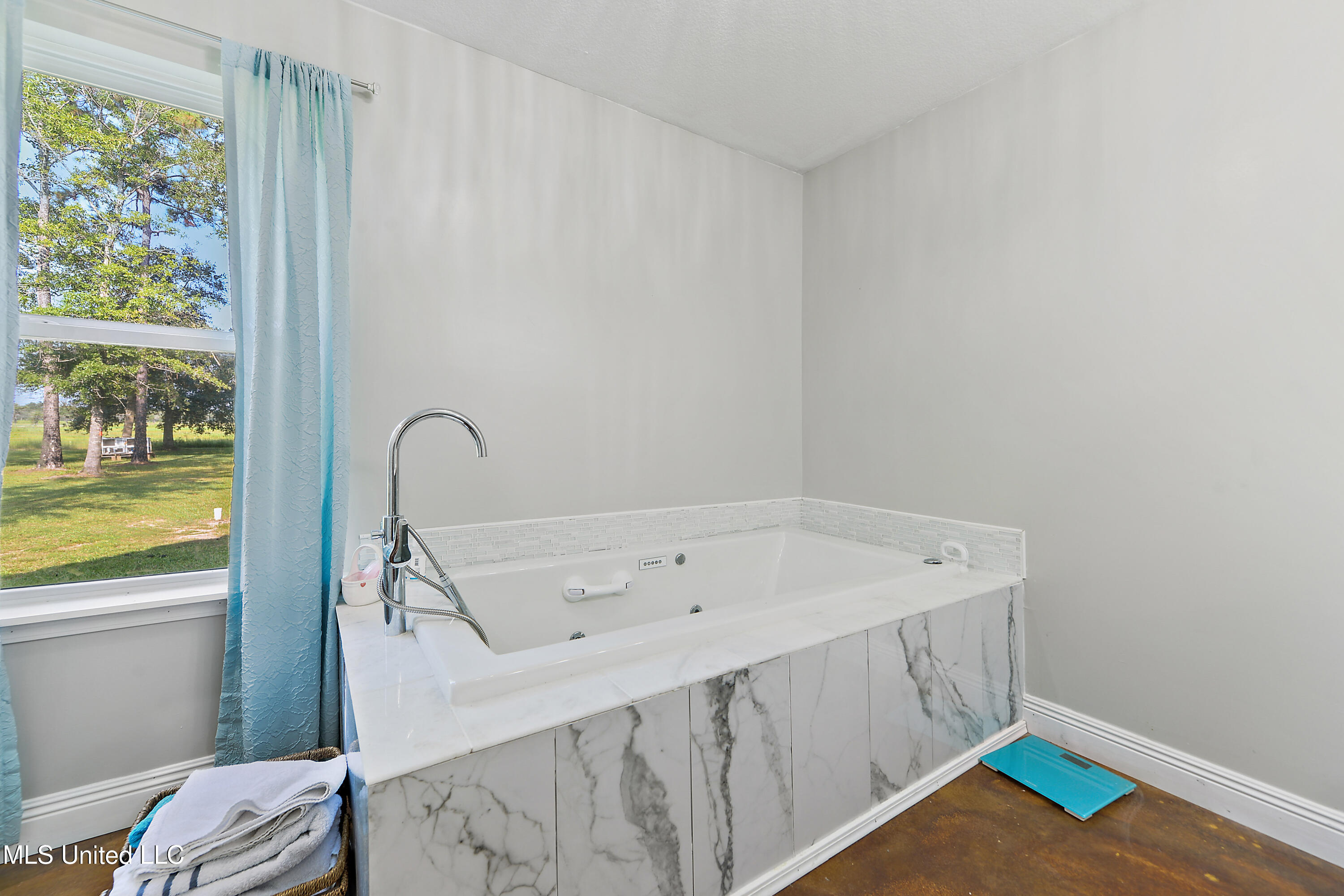 24023 Robert E Lee Road Lucedale, MS 39452 - Photo 16 of 38 015