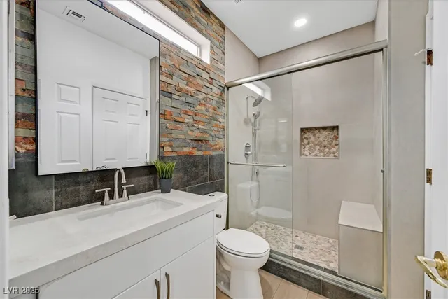 $2,000 | 2090 Desert Woods Drive, Henderson, NV 89012