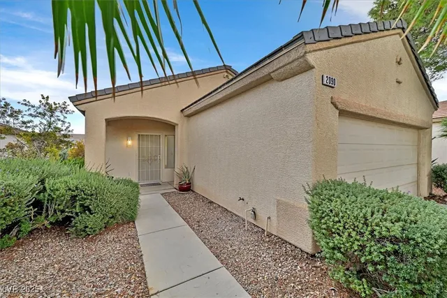 $2,000 | 2090 Desert Woods Drive, Henderson, NV 89012