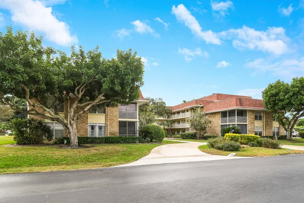 $195,000 | 5510 Tamberlane Circle, Unit 143, Palm Beach Gardens, FL 33418