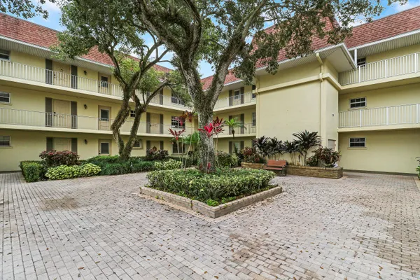 $195,000 | 5510 Tamberlane Circle, Unit 143, Palm Beach Gardens, FL 33418