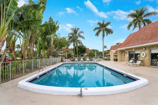 $195,000 | 5510 Tamberlane Circle, Unit 143, Palm Beach Gardens, FL 33418