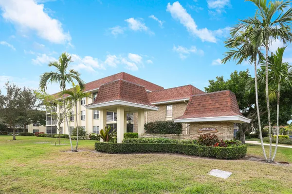 $195,000 | 5510 Tamberlane Circle, Unit 143, Palm Beach Gardens, FL 33418